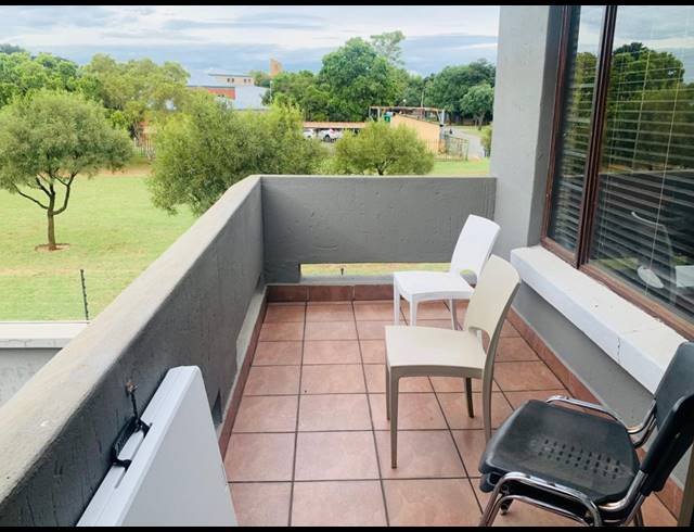 2 BEDROOM FLAT FOR SALE IN VANDERBIJLPARK SE 2